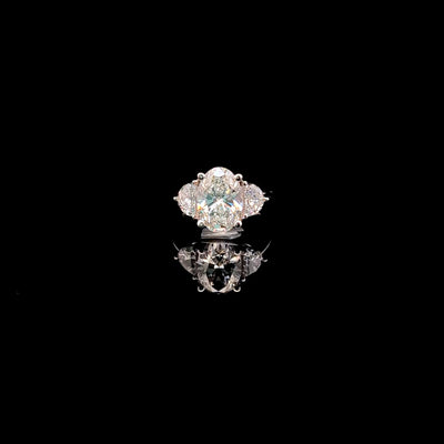 (3.05CT CENTER) THREE STONE RING 14KW F VVS2 CVD DIA 3.93CTS