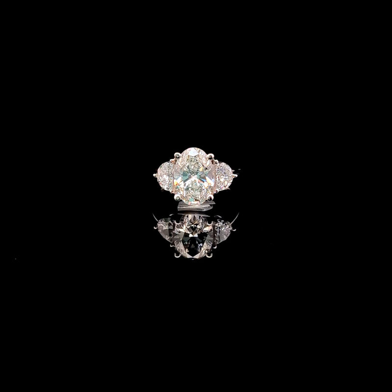 (3.05CT CENTER) THREE STONE RING 14KW F VVS2 CVD DIA 3.93CTS